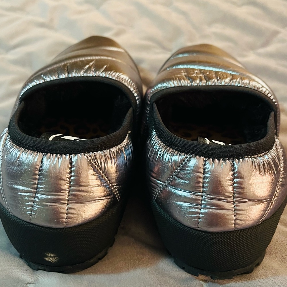 P448 Slip On Sneaker Silver Faux Fur Lining Silver Black 38 - Picture 4 of 13
